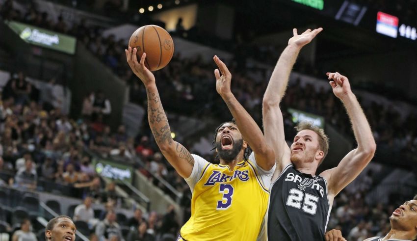 Los angeles lakers vs san antonio spurs.