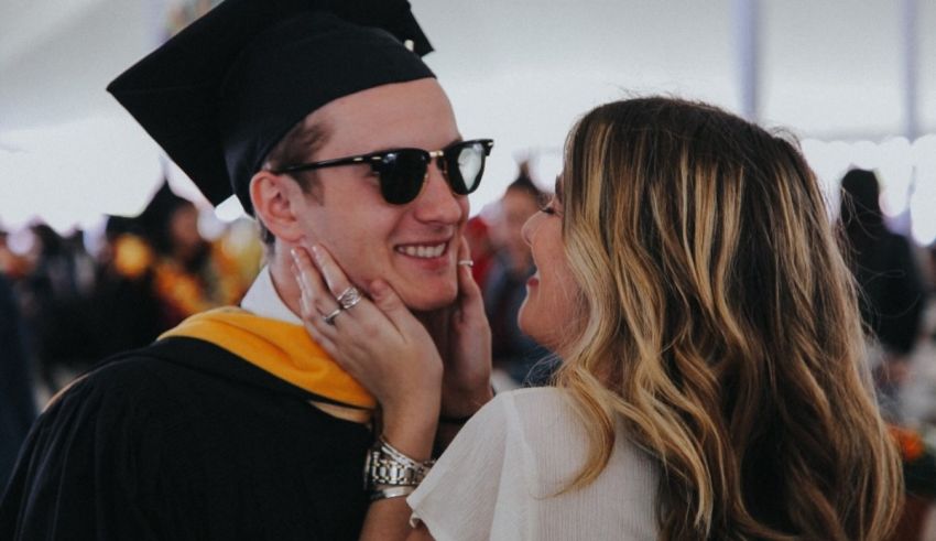 A man and woman hugging at a graduation ceremony.