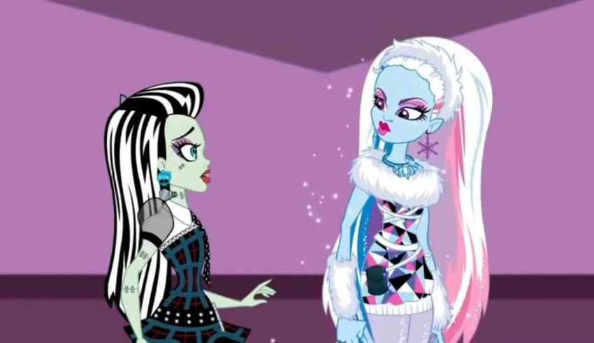 Two monster high characters are standing next to each other.