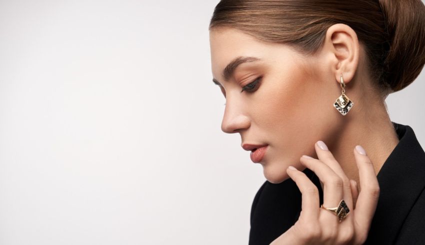 A woman wearing a necklace and earrings.